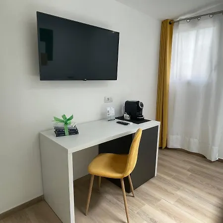 Admayora Guest house *